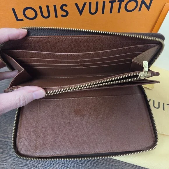 Louis Vuitton Zippy Organizer! Hard to find! 😊 - Picture 10 of 15